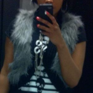 Sweater Vest.Stylist